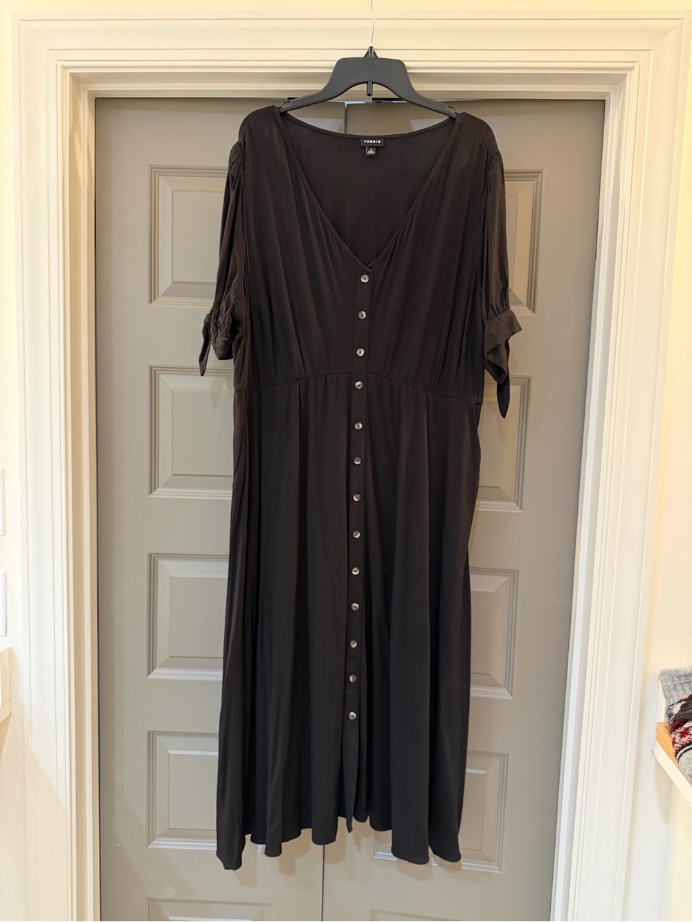 torrid Black Button-Front V-Neck Midi Dress with Tie Sleeves